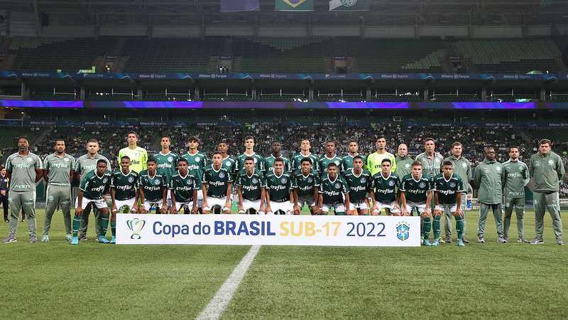 Palmeiras posa para foto oficial no jogo contra o Vasco, na pirmeira partida válida pela final da Copa do Brasil Sub-17, no Allianz Parque, em São Paulo-SP.