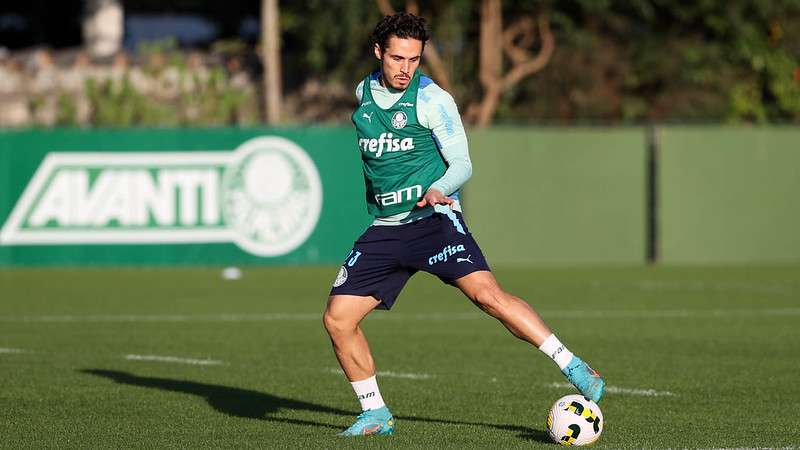 Raphael Veiga durante treinamento do Palmeiras na Academia de Futebol.