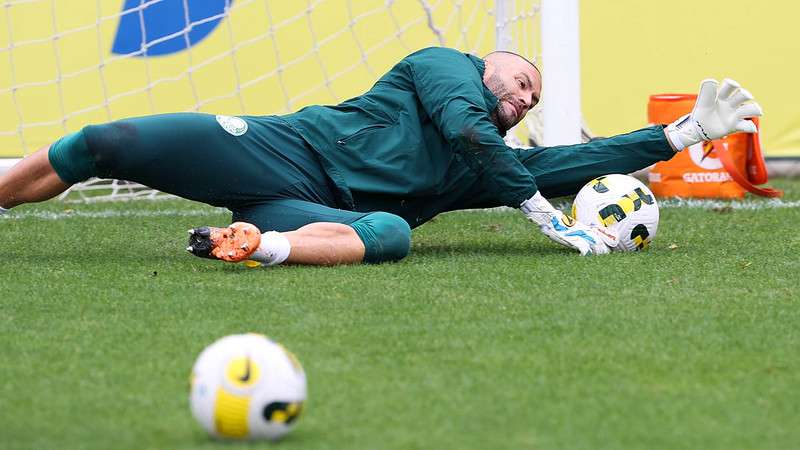 Weverton durante treinamento do Palmeiras, na Academia de Futebol.