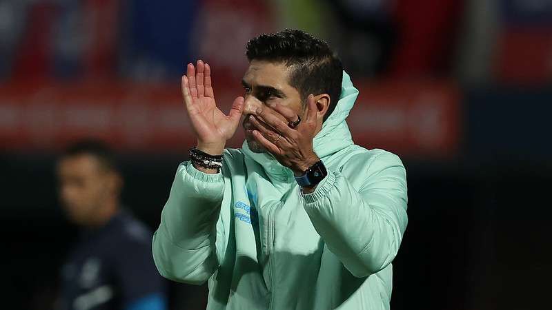 Abel Ferreira em jogo do Palmeiras contra o Cerro Porteño, durante primeira partida válida pelas oitavas de final da Libertadores 2022, no Estádio General Pablo Rojas.