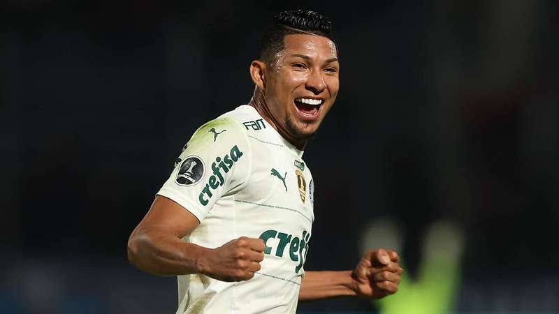 Rony comemora gol pelo Palmeiras contra o Cerro Porteño, durante primeira partida válida pelas oitavas de final da Libertadores 2022, no General Pablo Rojas.