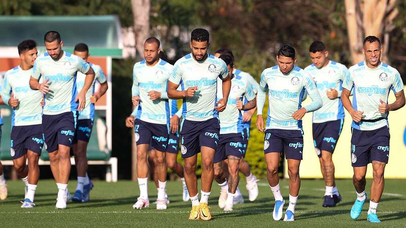 Atletas durante treinamento do Palmeiras na Academia de Futebol, em São Paulo-SP.