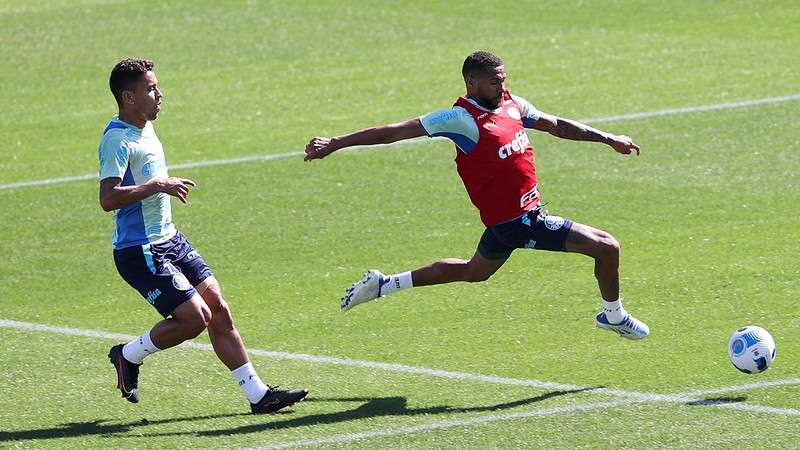 Marcos Rocha e Wesley durante treinamento do Palmeiras, na Academia de Futebol.