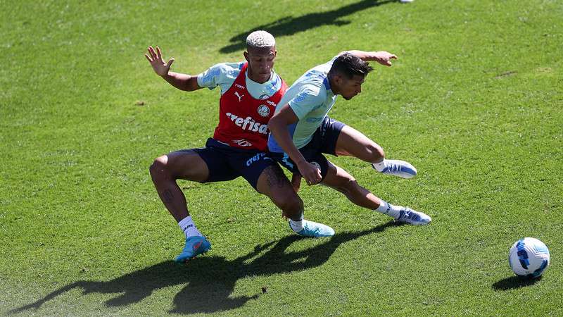 Danilo e Rony durante treinamento do Palmeiras, na Academia de Futebol.