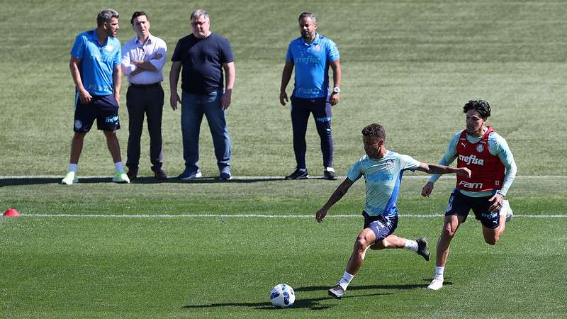 Marcos Rocha e Gustavo Gómez durante treinamento do Palmeiras, na Academia de Futebol.