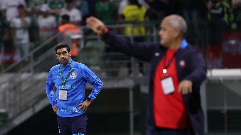 Abel Ferreira em jogo do Palmeiras contra o Cerro Porteño, durante segunda partida válida pelas oitavas de final da Libertadores 2022, no Allianz Parque.