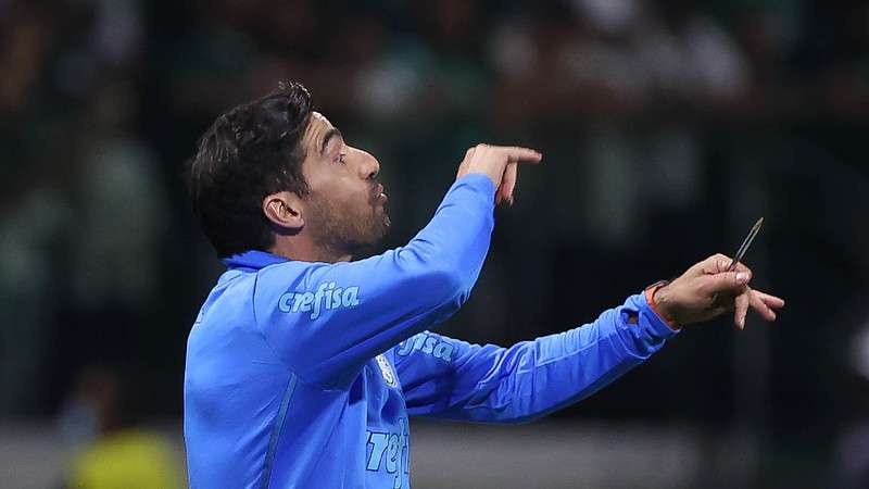 Abel Ferreira em jogo do Palmeiras contra o Cerro Porteño, durante segunda partida válida pelas oitavas de final da Libertadores 2022, no Allianz Parque.