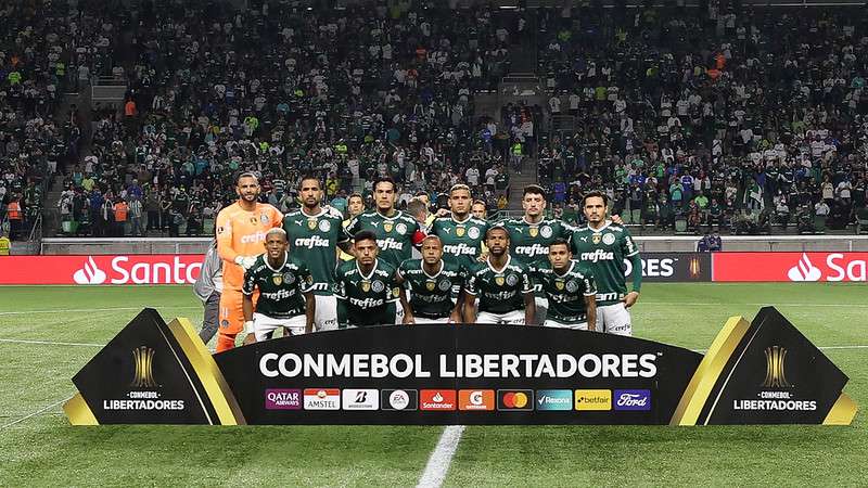 Palmeiras posa para foto oficial em jogo contra o Cerro Porteño, durante segunda partida válida pelas oitavas de final da Libertadores 2022, no Allianz Parque.