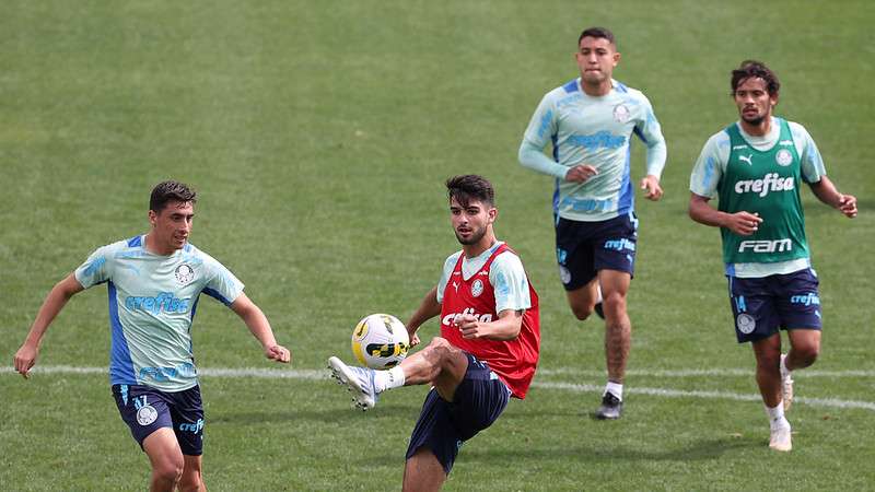 Miguel Merentiel, Flaco López, Pedro Bicalho e Gustavo Scarpa durante treinamento do Palmeiras, na Academia de Futebol.