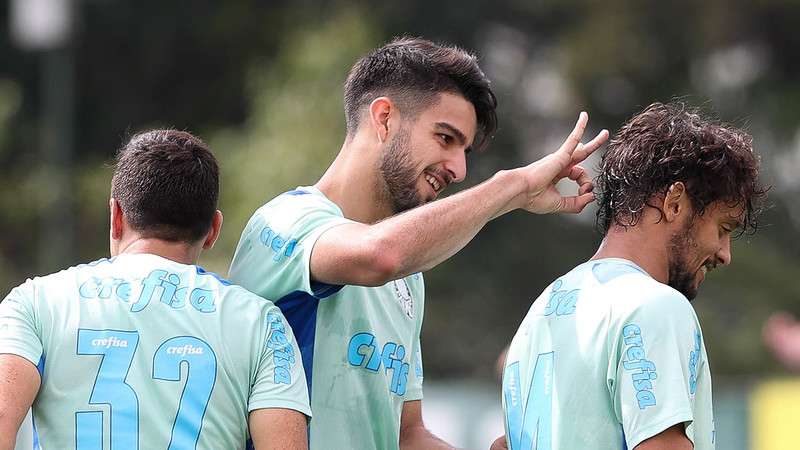 Miguel Merentiel, Flaco López e Gustavo Scarpa durante treinamento do Palmeiras, na Academia de Futebol.