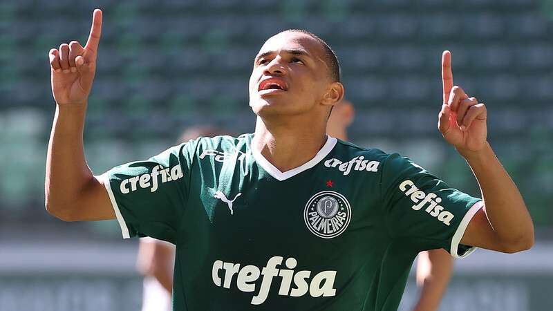 Jhon Jhon comemora seu gol em partida pelo Palmeiras contra o Ceará, válida pela quinta rodada do Campeonato Brasileiro Sub-20, no Allianz Parque, em São Paulo-SP.