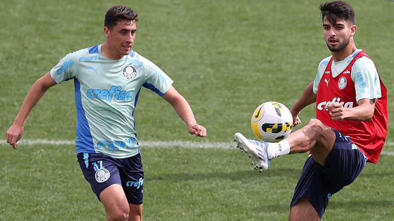 Miguel Merentiel e Flaco López durante treinamento do Palmeiras, na Academia de Futebol.