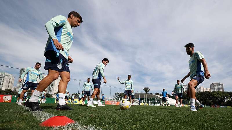 Merentiel e Flaco López durante treinamento do Palmeiras, Academia de Futebol.