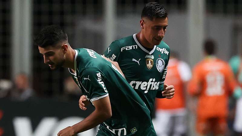 Flaco López e Miguel Merentiel em jogo de estréia pelo Palmeiras contra o América-MG, durante partida válida pela décima oitava rodada do Brasileirão 2022, no Independência.