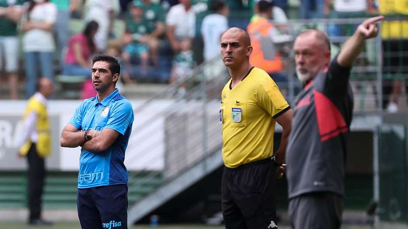 Abel Ferreira em jogo do Palmeiras contra o Internacional, durante partida válida pela décima nona rodada do Brasileirão 2022, no Allianz Parque.