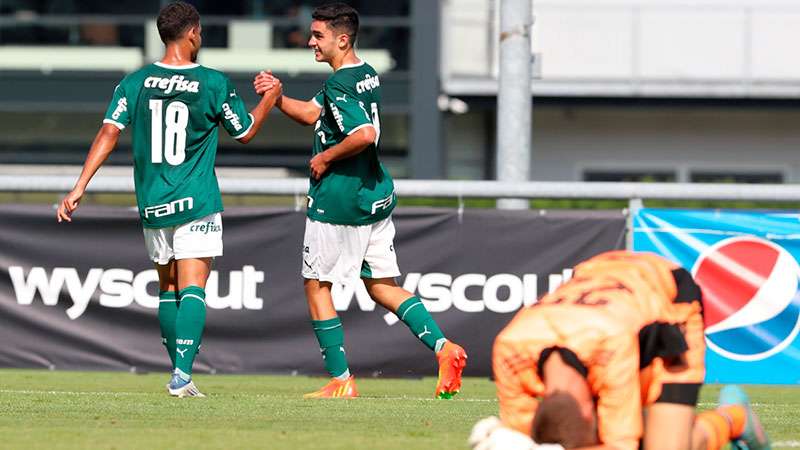 Durante férias escolares, Palmeiras triunfa em torneios de base realizados no Brasil e na Europa.