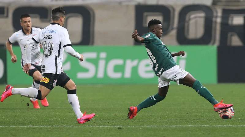 Palmeiras empresta o colombiano Ivan Angulo ao futebol português -  26/07/2021 - UOL Esporte