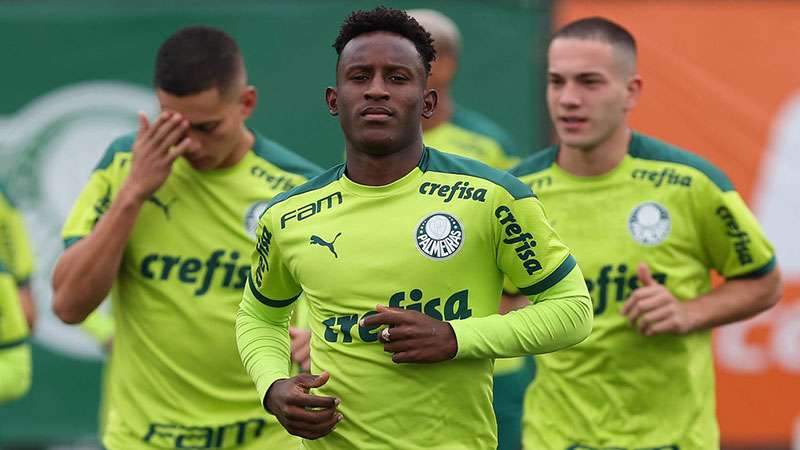 Iván Angulo durante treinamento do Palmeiras na Academia de Futebol.