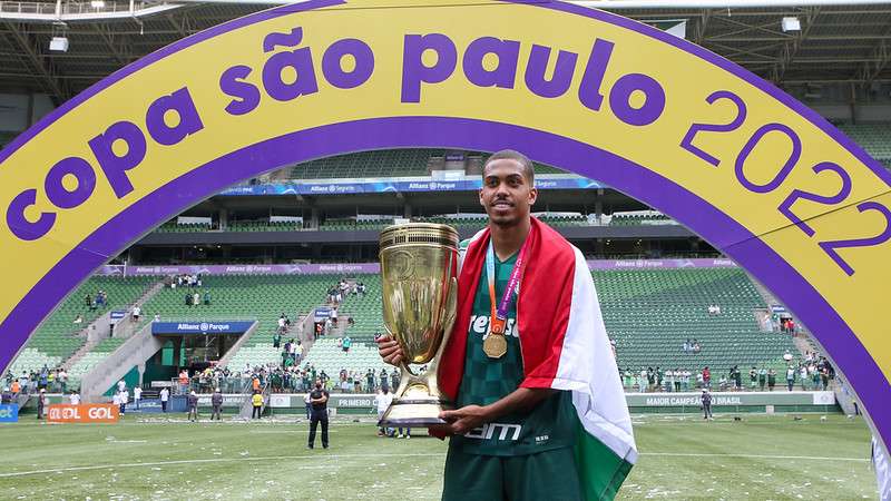 Ruan Santos comemora conquista após a final entre Palmeiras e Santos, válida pela final da Copa São Paulo de Futebol Júnior, no Allianz Parque, em São Paulo-SP.