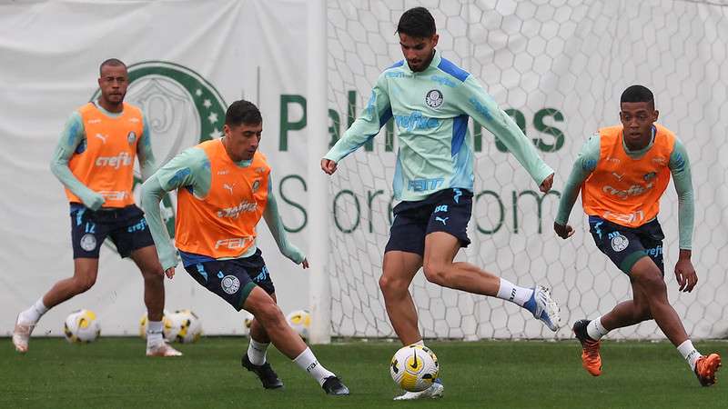 Mayke, Miguel Merentiel, Flaco López e Vanderlan durante treinamento do Palmeiras, na Academia de Futebol.