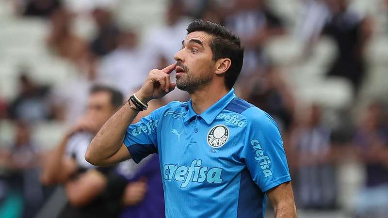 Abel Ferreira em jogo do Palmeiras contra o Ceará, durante partida válida pela vigésima rodada do Brasileirão 2022, no Castelão.