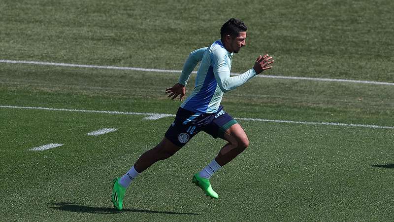 Rony durante treinamento do Palmeiras na Academia de Futebol.