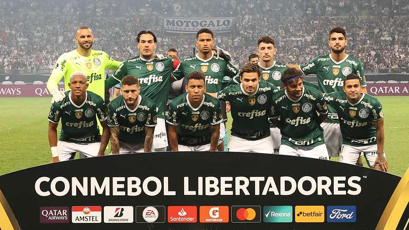 Palmeiras posa para foto em jogo contra a equipe do Atlético-MG, antes da primeira partida válida pelas quartas de final da Libertadores 2022, no Mineirão.