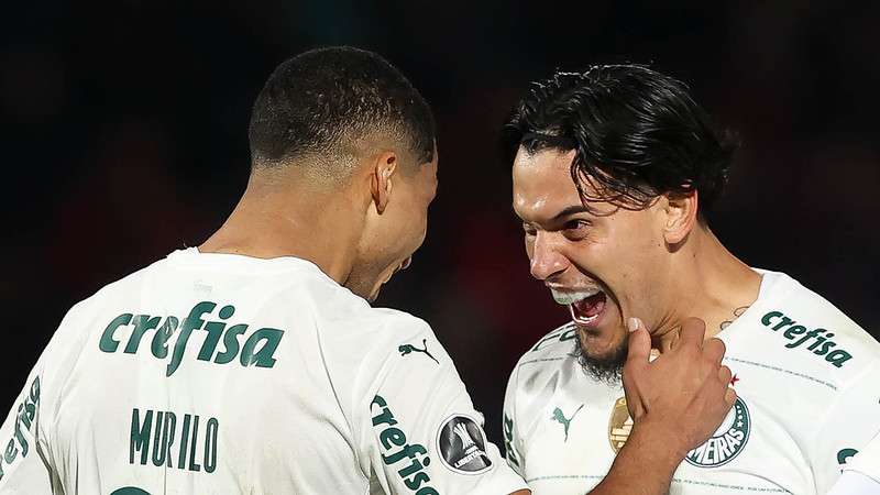 Defesa que ninguém passa e artilheira: Murilo e Gustavo Gómez comemoram gol do Palmeiras contra o Cerro Porteño, durante segunda partida válida pelas oitavas de final da Libertadores 2022, no Estádio General Pablo Rojas.