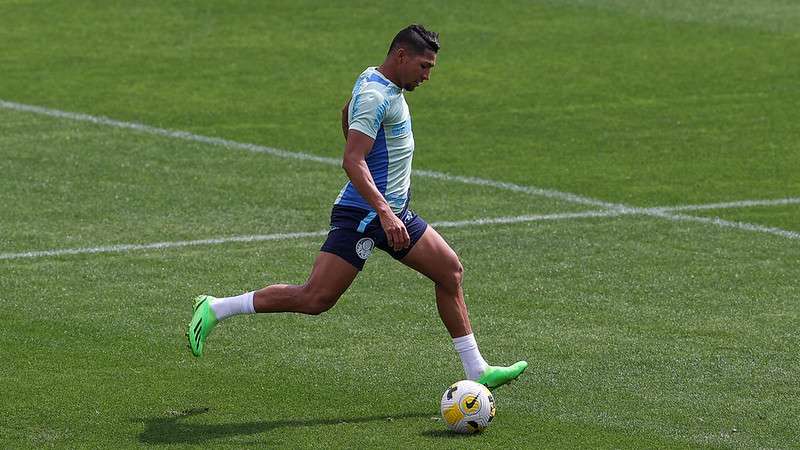 Rony durante treinamento do Palmeiras na Academia de Futebol.