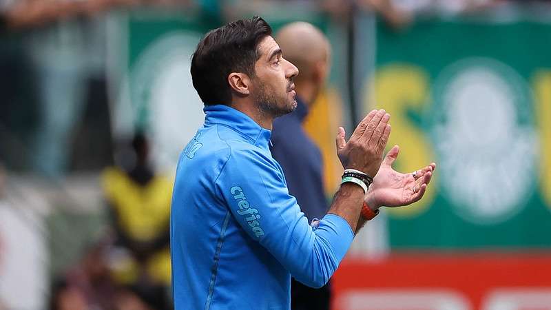 Abel Ferreira em jogo do Palmeiras contra o Goiás, durante partida válida pela vigésima primeira rodada do Brasileirão 2022, no Allianz Parque.