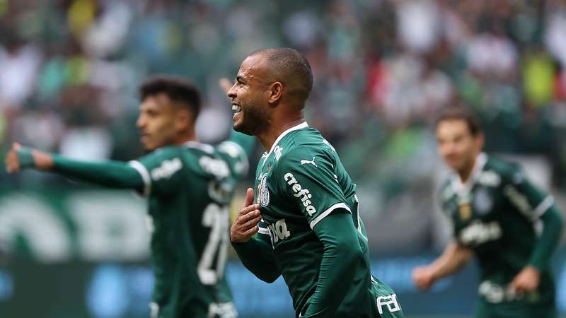 Mayke comemora seu gol pelo Palmeiras contra o Goiás, durante partida válida pela vigésima primeira rodada do Brasileirão 2022, no Allianz Parque.