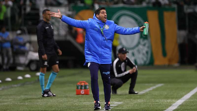 Abel Ferreira em jogo do Palmeiras contra o Atlético-MG, durante segunda partida válida pelas quartas de final da Libertadores 2022, no Allianz Parque.