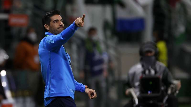 Abel Ferreira em jogo do Palmeiras contra o Atlético-MG, durante segunda partida válida pelas quartas de final da Libertadores 2022, no Allianz Parque.