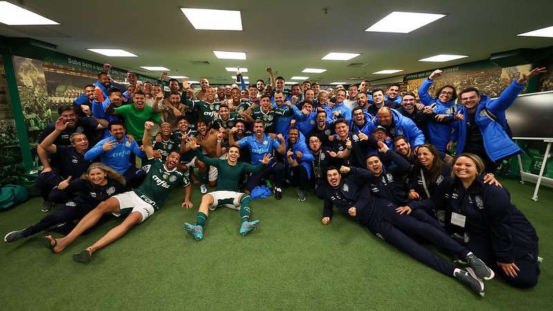 Diretoria, comissão técnica, staff e jogadores do Palmeiras, comemoram a classificação após o jogo contra o Atlético-MG, durante partida válida pelas quartas de final da Libertadores 2022, no Allianz Parque.