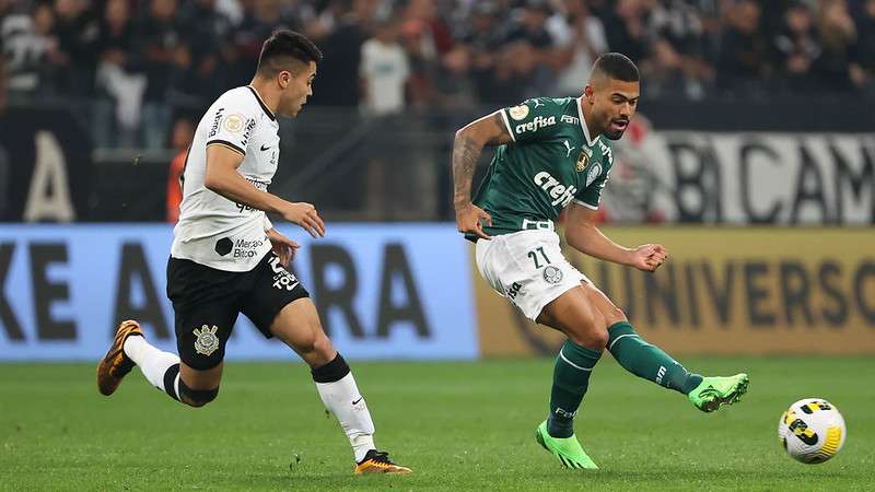 Bruno Tabata estreia pelo Palmeiras contra o SCCP, durante partida válida pela vigésima segunda rodada do Brasileirão 2022, no Itaquerão.