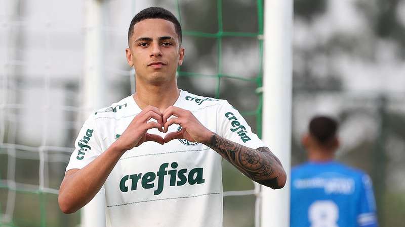 Destaques da base, Giovani e Kaique são convocados para a Seleção Brasileira Sub-20. Giovani comemora gol pelo Palmeiras na vitória contra o Monte Azul, em partida válida pela quarta rodada da segunda fase do Campeonato Paulista Sub-20, na Academia de Futebol 2, em Guarulhos-SP.