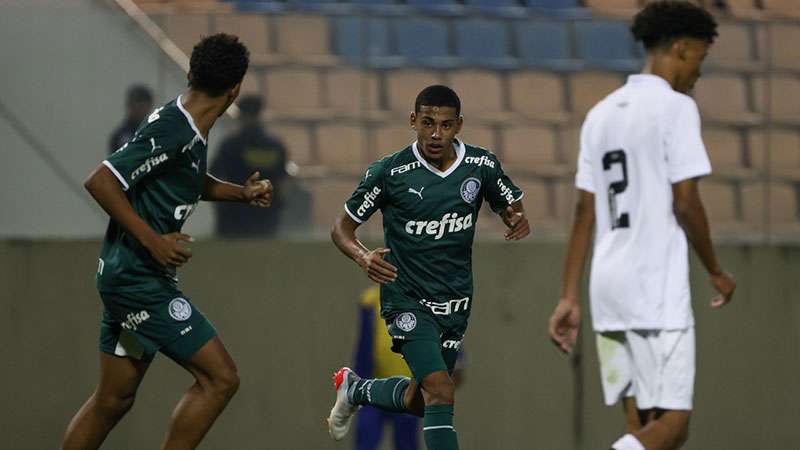 Pelo Brasileiro Sub-17, Palmeiras é superado pelo Santos na Arena Barueri.