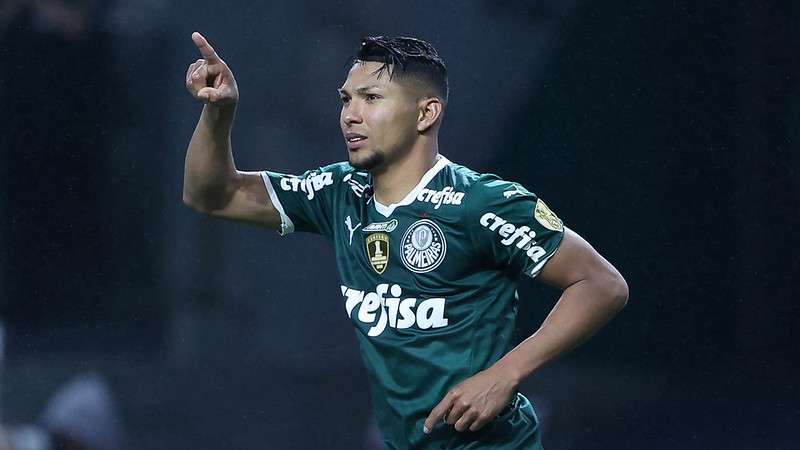 Rony comemora conversão de pênalti em jogo do Palmeiras contra o Atlético-MG, durante segunda partida válida pelas quartas de final, volta da Libertadores 2022, no Allianz Parque.