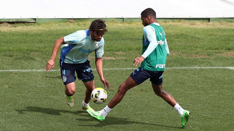 Gustavo Scarpa e Wesley durante treinamento do Palmeiras, na Academia de Futebol.