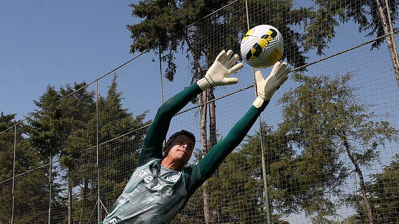 Mateus durante treinamento do Palmeiras na Academia de Futebol.