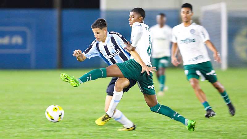 Sub-17 do Palmeiras fica no empate sem gols com o Grêmio pelo Brasileiro.