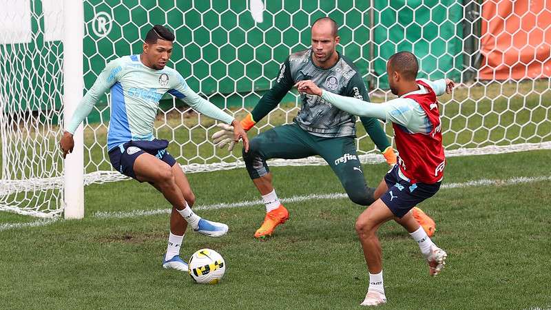 Rony, Mayke e o Marcelo Lomba durante treinamento do Palmeiras, na Academia de Futebol.
