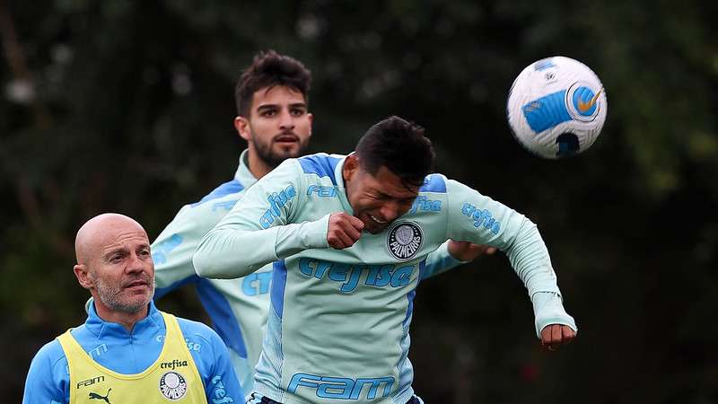 López e Rony durante treinamento do Palmeiras na Academia de Futebol.