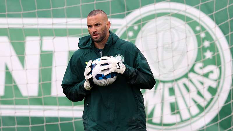 Weverton durante treinamento do Palmeiras na Academia de Futebol.