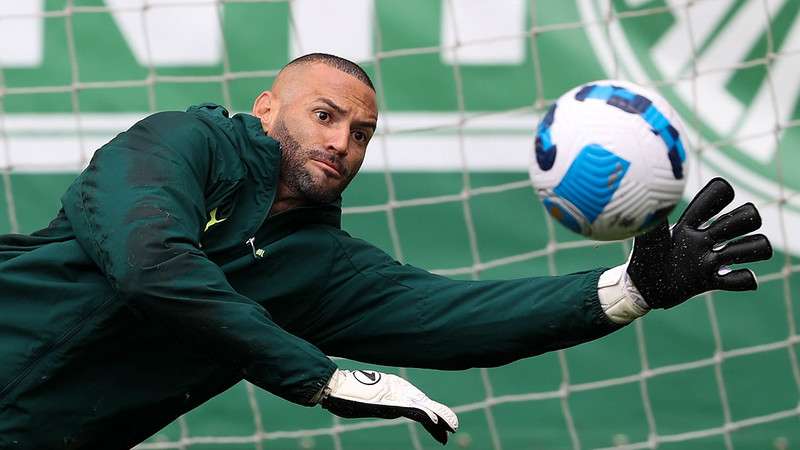 Weverton durante treinamento do Palmeiras na Academia de Futebol.