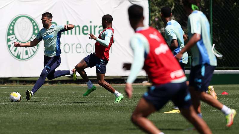 Luan e Wesley durante treinamento do Palmeiras na Academia de Futebol.