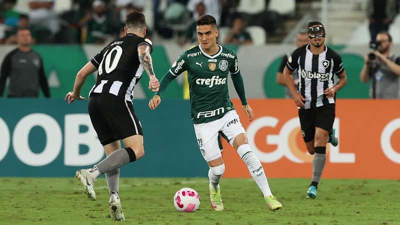 Palmeiras reverte 3 a 0 e vira sobre o Botafogo em jogo histórico