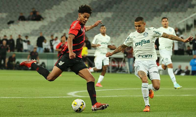 Endrick marca, Palmeiras empata com Athletico-PR e avança para a final do Brasileiro Sub-20.