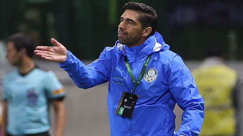 Abel Ferreira em jogo do Palmeiras contra o Athlético-PR, na segunda partida válida pela semifinal da Libertadores 2022, no Allianz Parque, em São Paulo-SP.