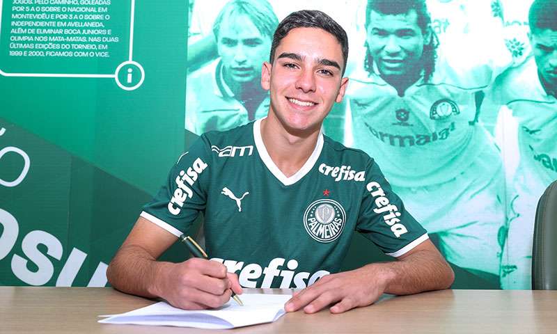 Destaque do Sub-17, Figueiredo assina 1º contrato profissional com o Palmeiras.